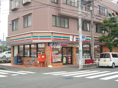 Convenience store. 480m to Seven-Eleven (convenience store)
