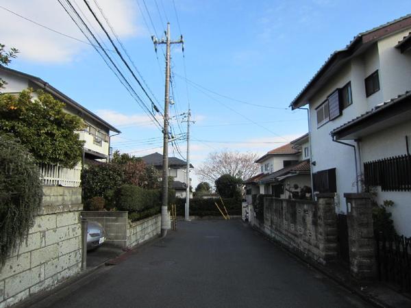 Local photos, including front road. Local (12 May 2013) Shooting