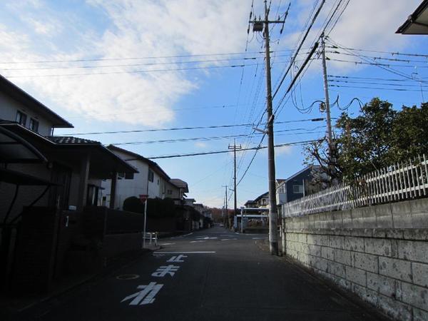 Local photos, including front road. Local (12 May 2013) Shooting