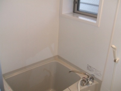 Bath. ☆ There is a window in the bath ☆