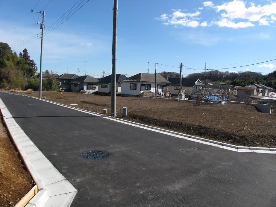 Local photos, including front road. Local (February 2012) Shooting