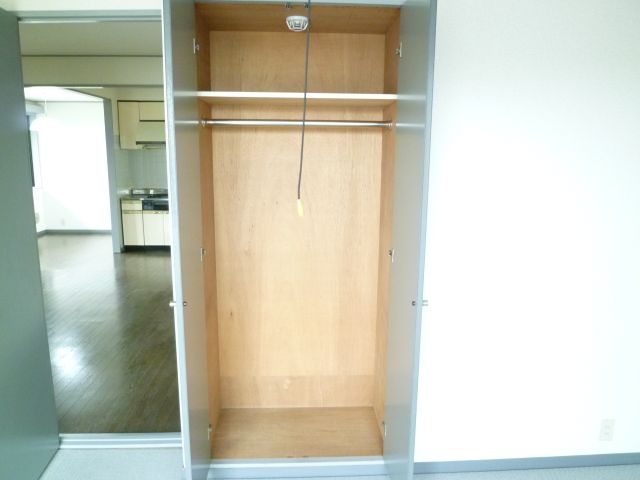 Receipt. Western-style closet