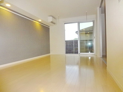 Living and room. LDK11.7 Pledge