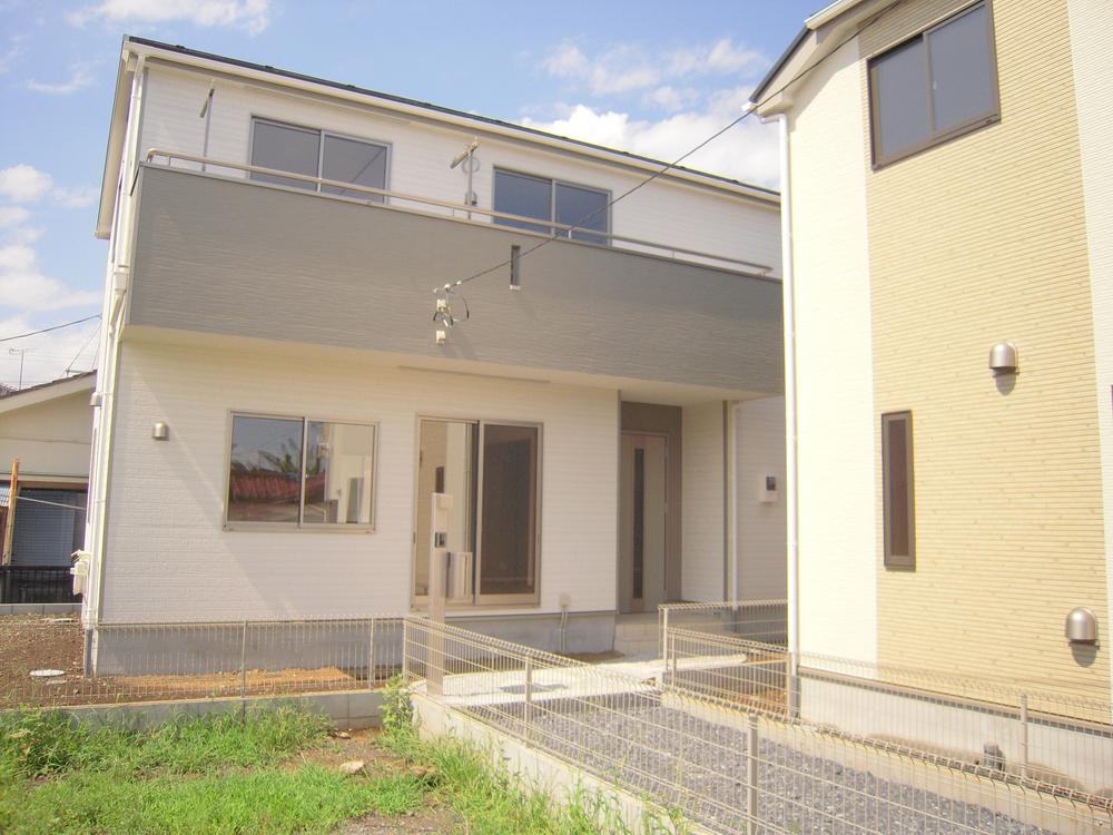 Local appearance photo. Building 2 appearance