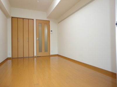 Living and room. Nice rooms