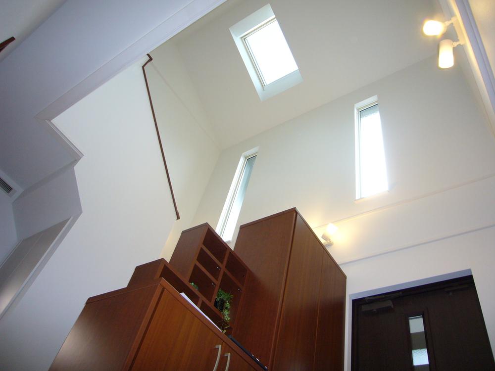 Other introspection. Atrium photo (September 2012 shooting)