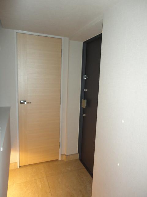 Entrance. Local (August 2013) Shooting