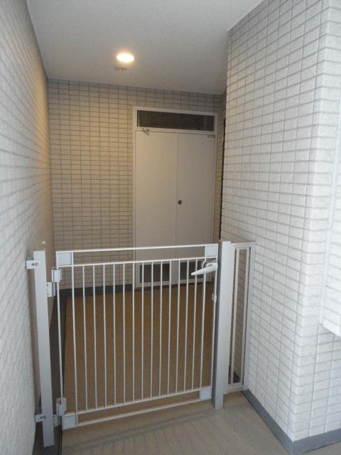 Entrance. Local (August 2013) Shooting