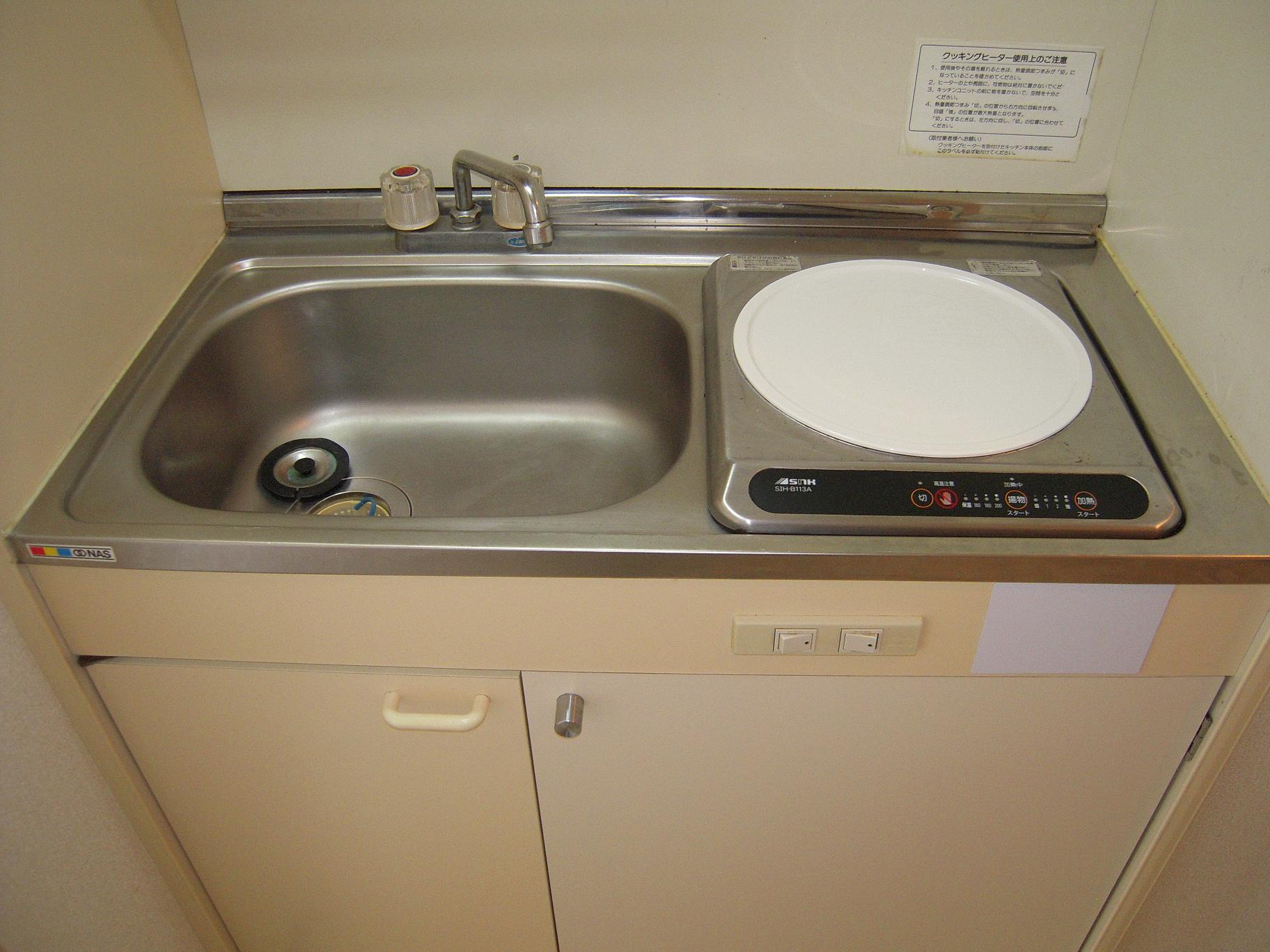 Kitchen. Spacious kitchen, IH cooking heater