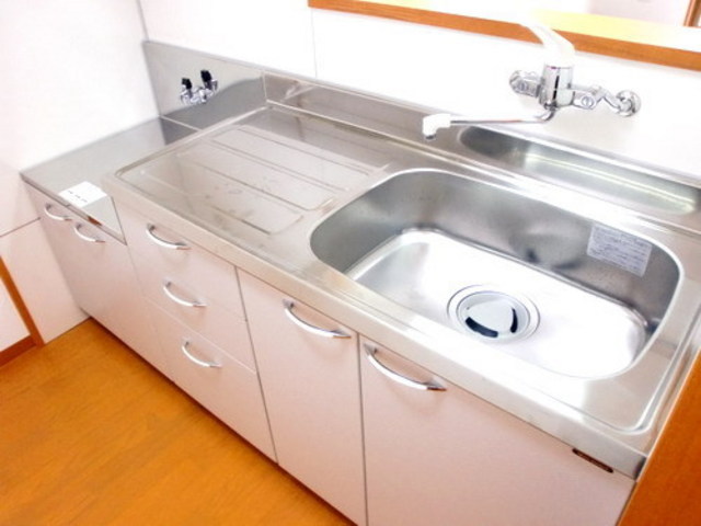 Kitchen. Pat dishes in the gas stove installation Allowed