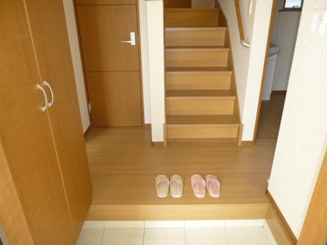 Entrance. Indoor (September 2013) Shooting