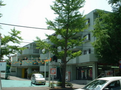 Building appearance. Lush living environment!