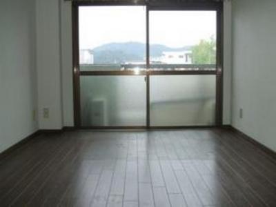 Living and room. ☆ Clean rooms ☆