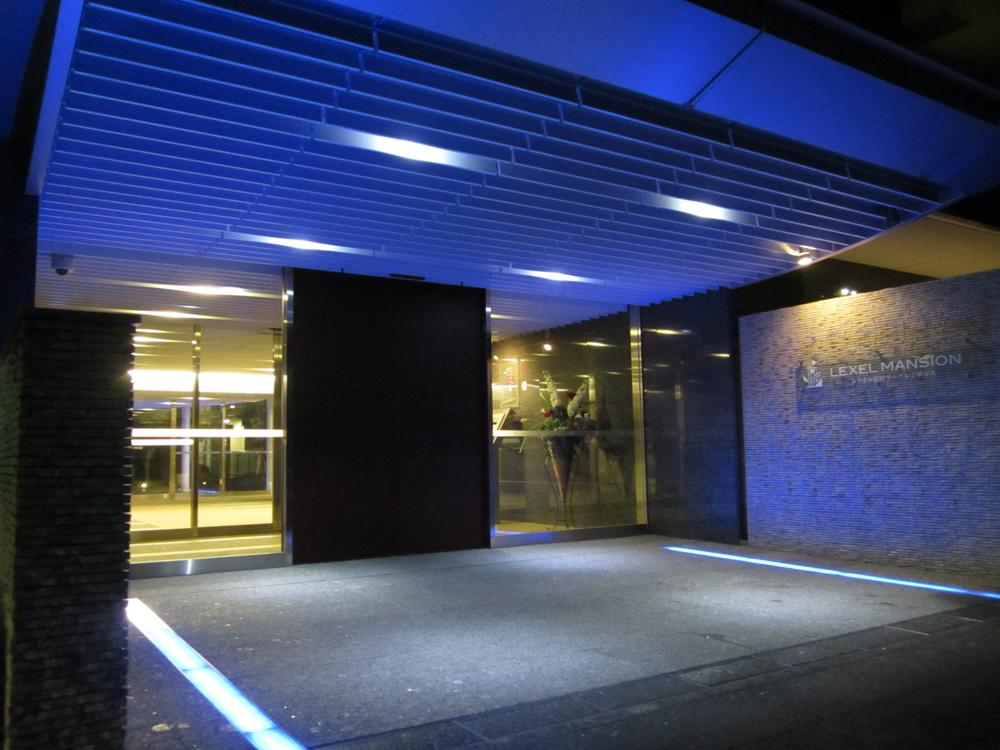 Entrance. Common areas