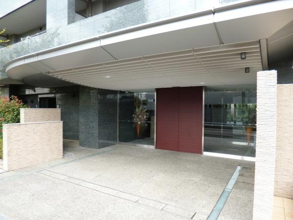 Entrance. Common areas