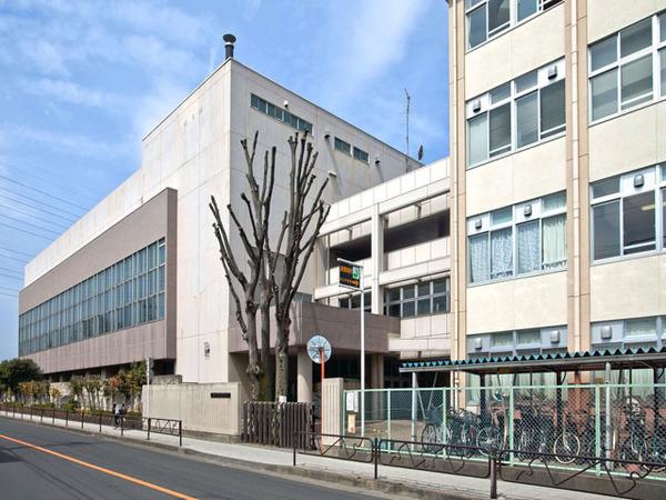 Junior high school. Hamura 700m until the second junior high school