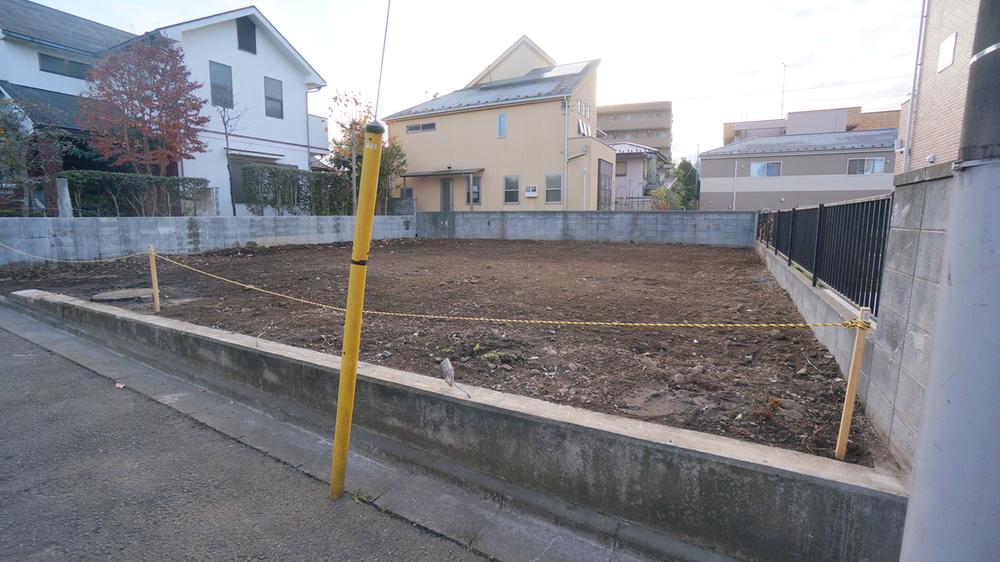 Local photos, including front road. Current state December shooting 