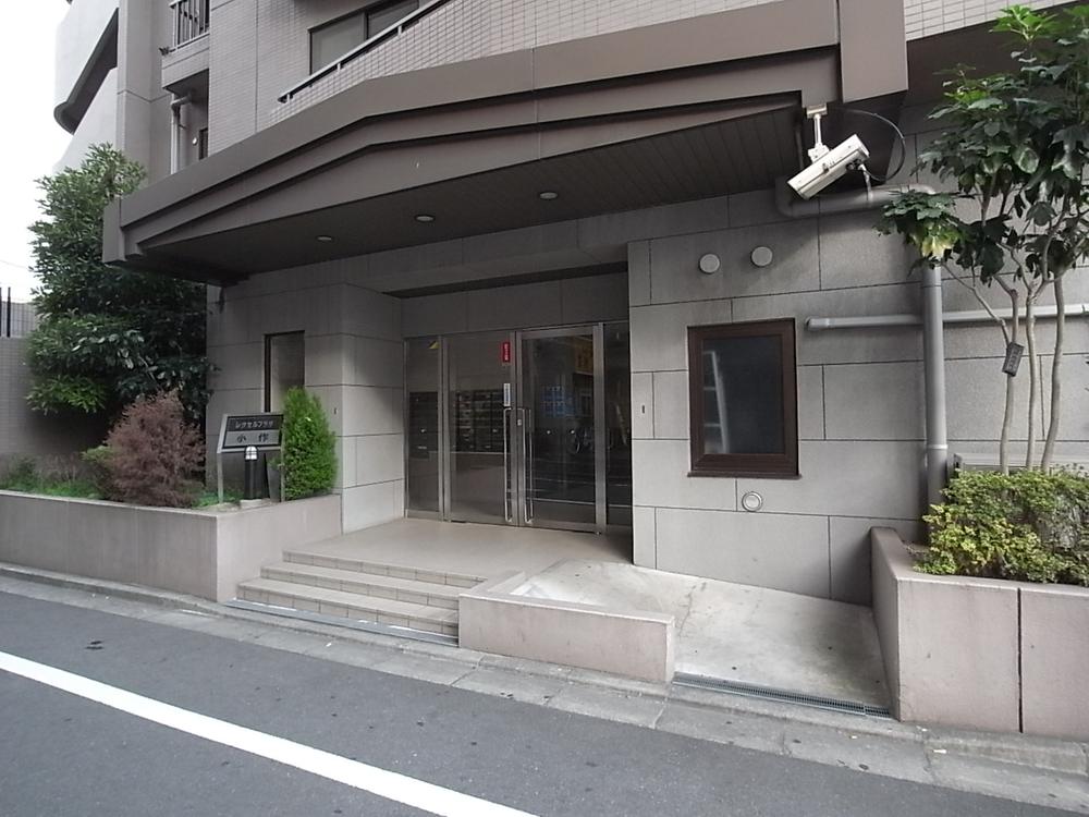 Entrance. Common areas