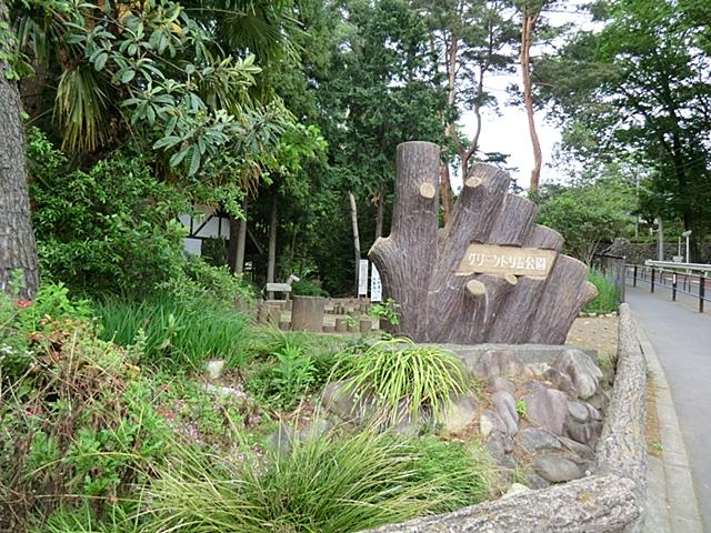 park. 1081m to the green trim park