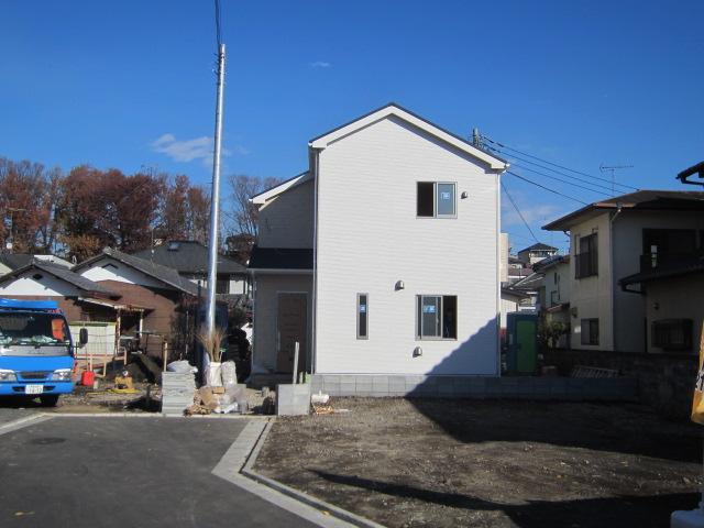 Local photos, including front road. Local (12 May 2013) Shooting