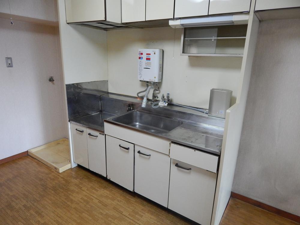 Kitchen. Indoor (11 May 2013) Shooting