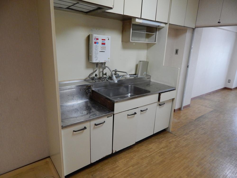 Kitchen. Indoor (11 May 2013) Shooting