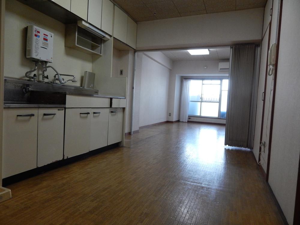 Kitchen. Indoor (11 May 2013) Shooting