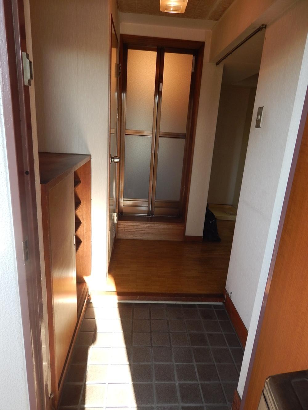 Entrance. Local (11 May 2013) Shooting