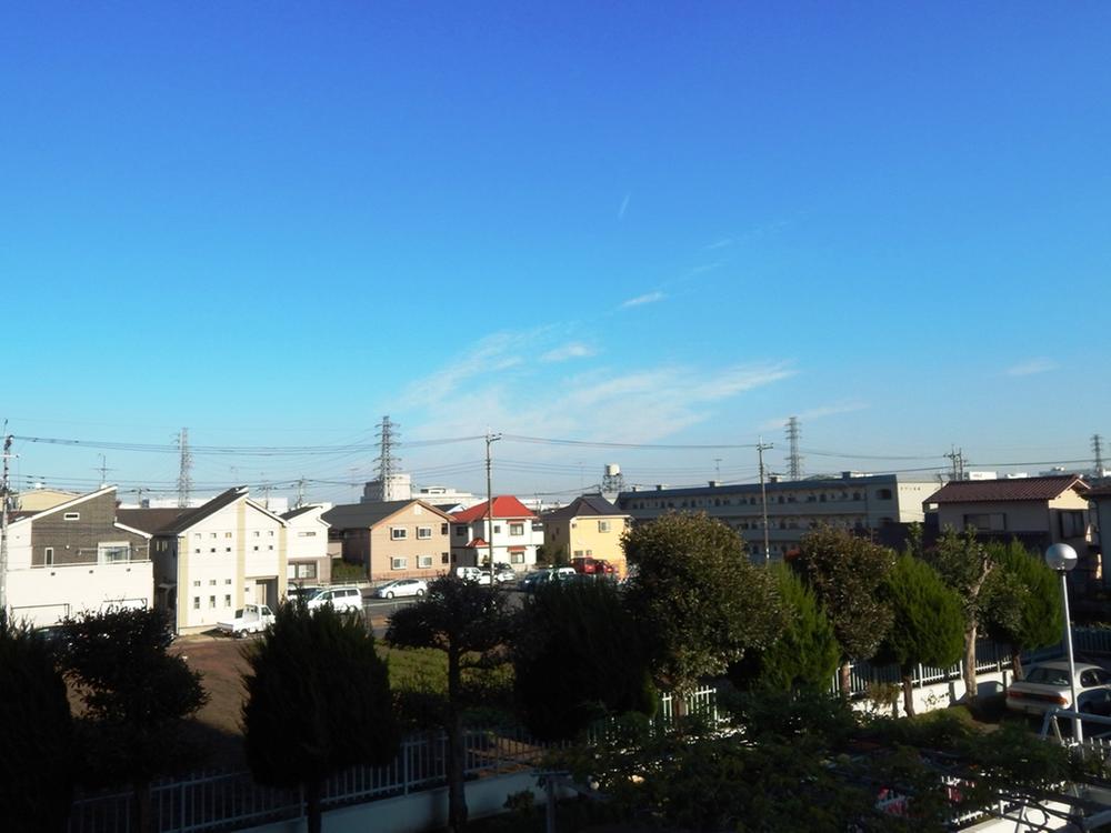 View photos from the dwelling unit. View from the site (November 2013) Shooting