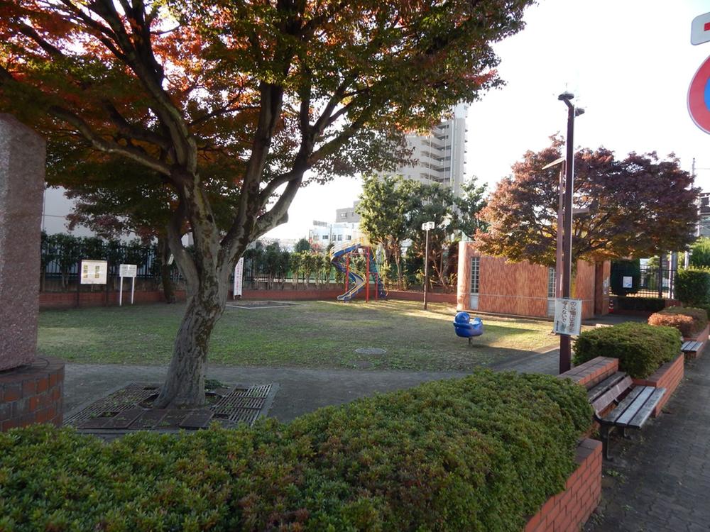 park. 407m until the maple children's park