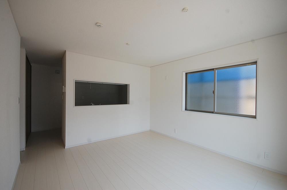 Same specifications photos (living). Same specifications