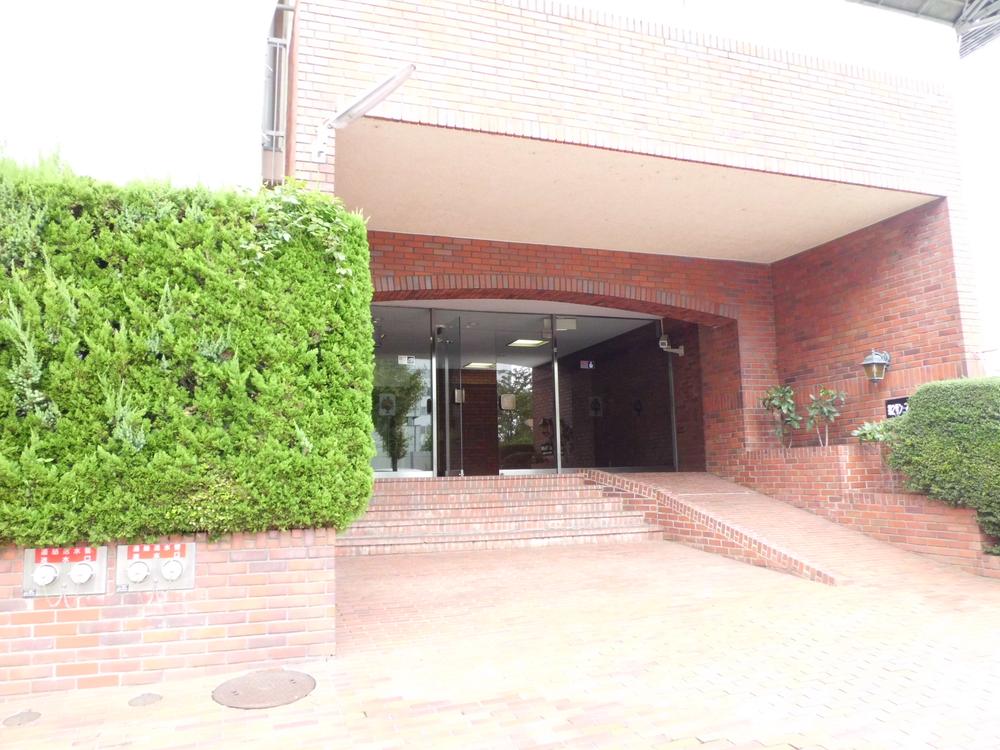 Entrance. Common areas