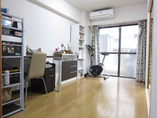 Non-living room. Indoor (10 May 2013) Shooting