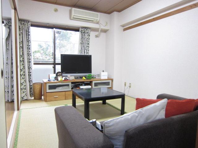 Non-living room. Indoor (10 May 2013) Shooting