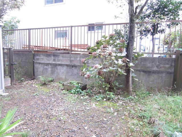 Garden. Local (10 May 2013) Shooting