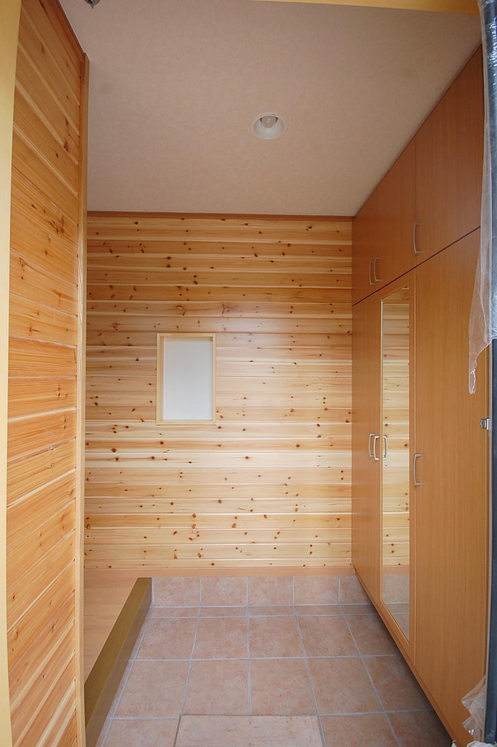 Entrance. Same specifications entrance