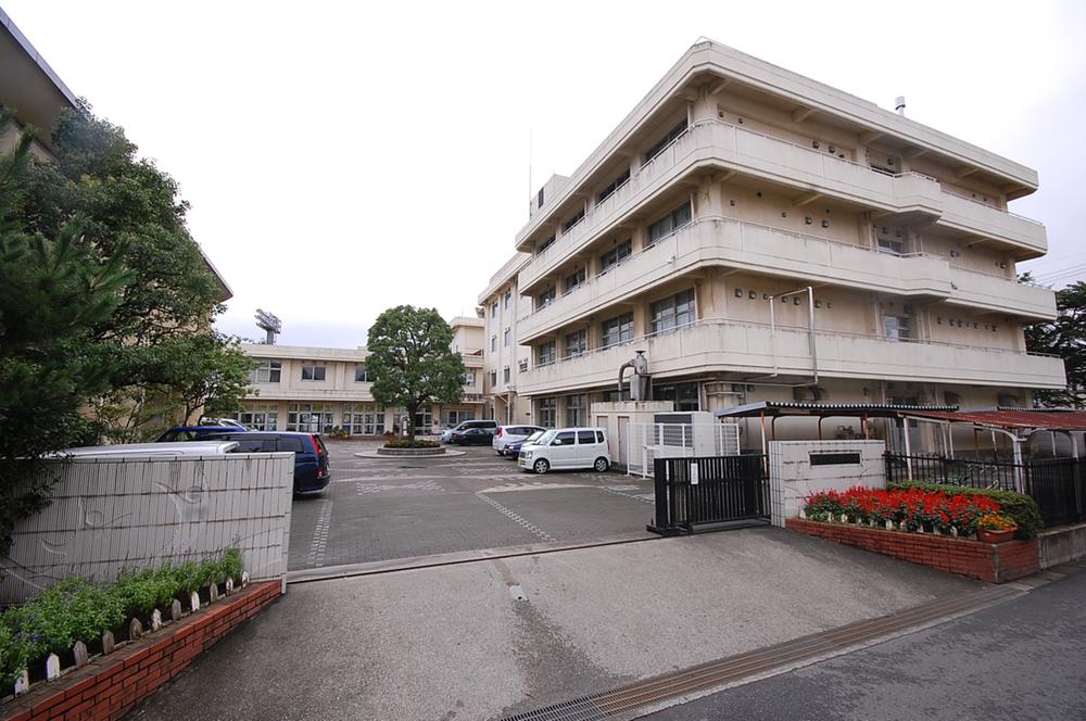 Junior high school. Hamura Municipal Hamura 510m to the third junior high school