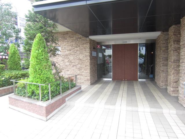 Entrance. Common areas