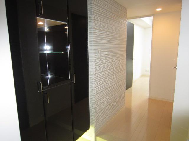 Entrance. Local (August 2013) Shooting