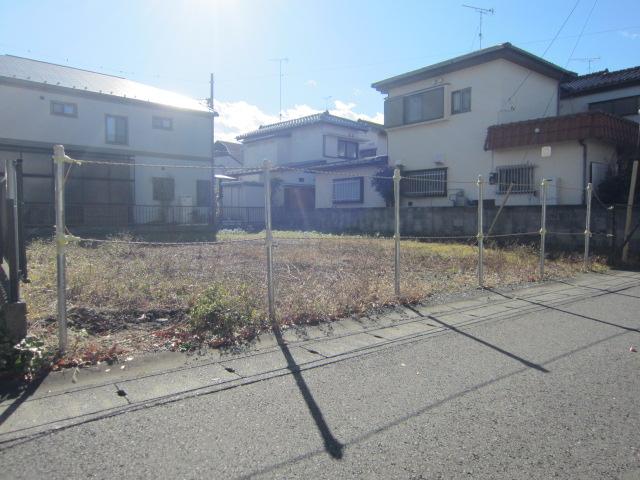 Local photos, including front road. Local (12 May 2013) Shooting