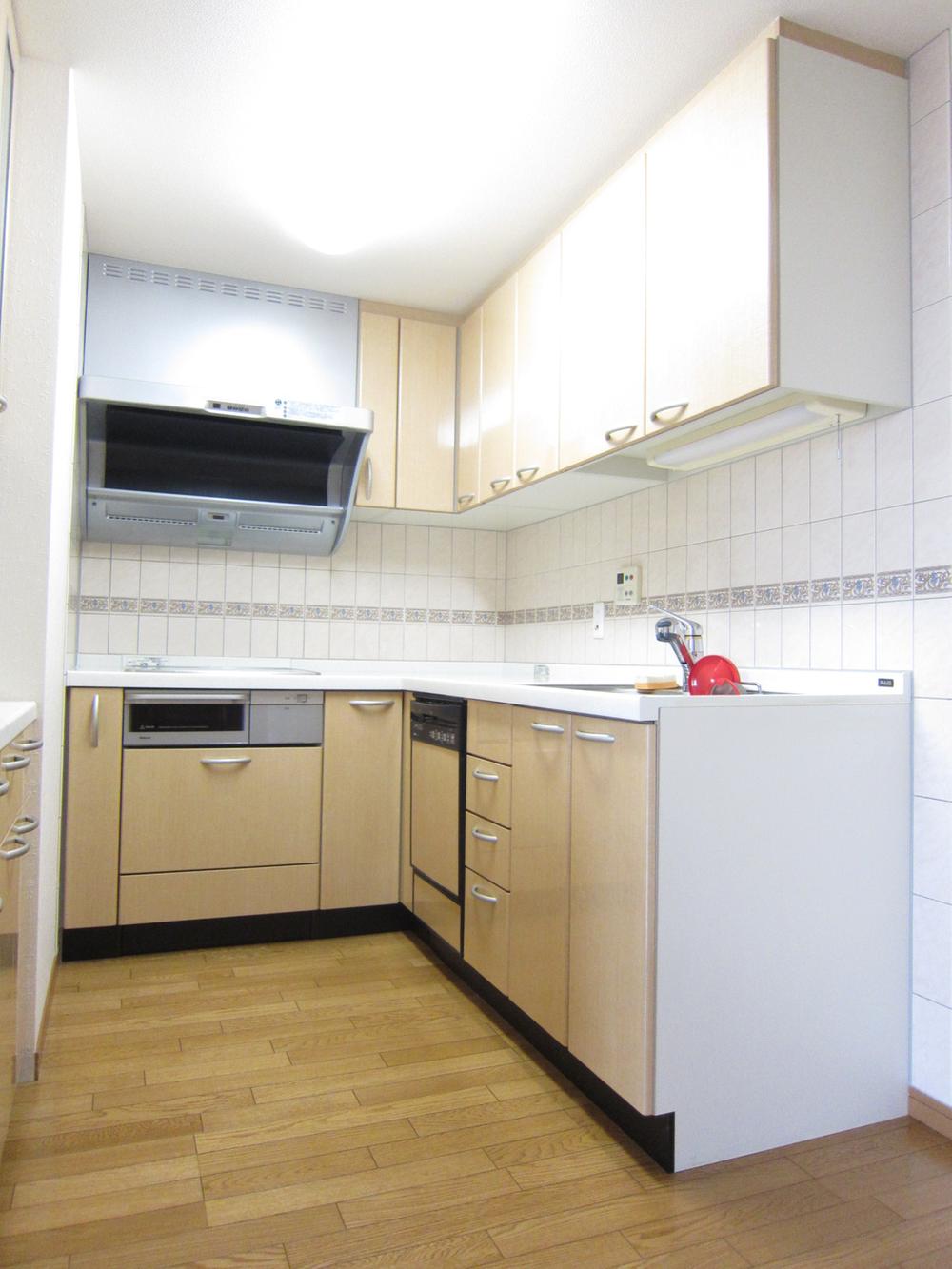 Kitchen. Indoor (10 May 2013) Shooting