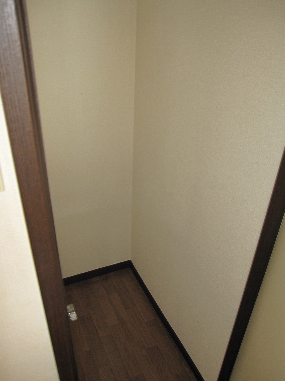 Receipt. Entrance side of the housing