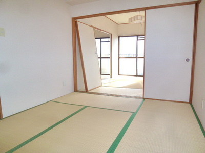 Other room space. Is an image