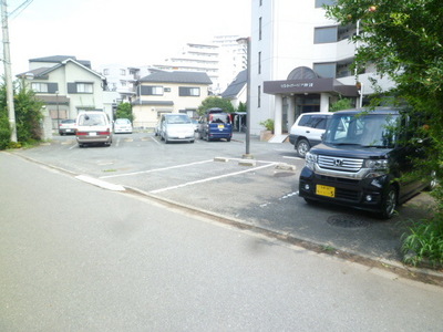 Other. 10m to the parking lot (Other)