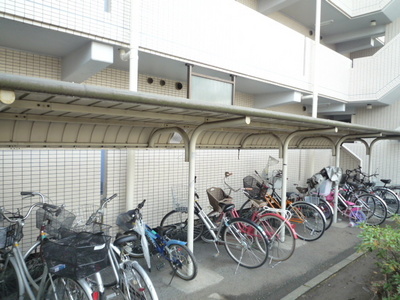 Other. 10m to the parking lot (Other)