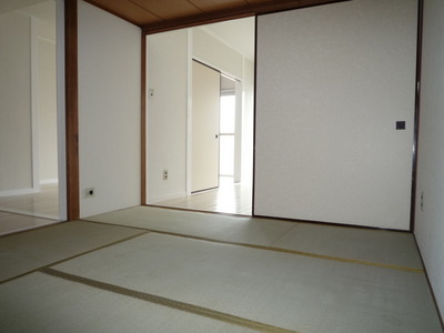 Living and room. There is Japanese-style room