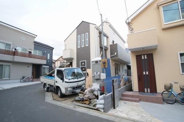 Local appearance photo. Car space 2 units can be