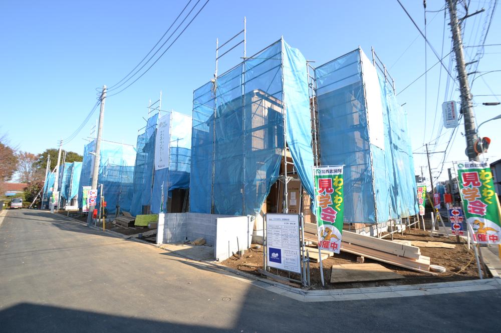 Local photos, including front road. Local (12 May 2013) Shooting Whole (2)