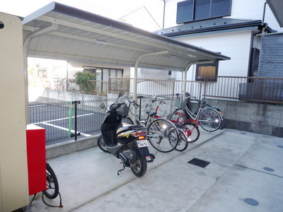 Other. 10m to the parking lot (Other)