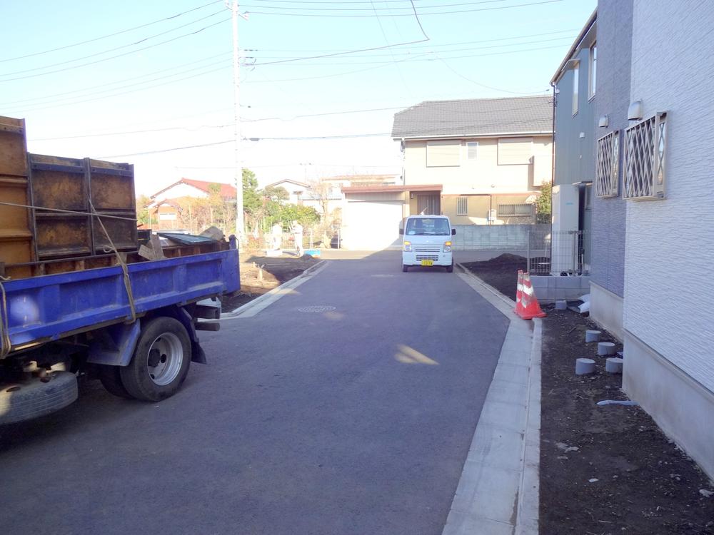 Local photos, including front road. Local (12 May 2013) Shooting